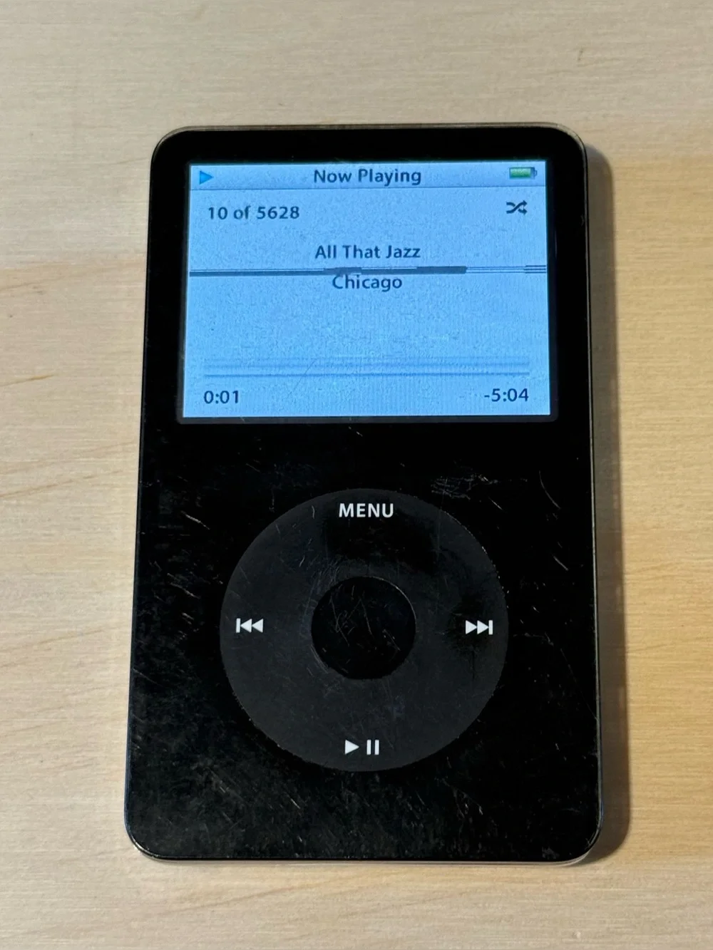 iPod Model:A1136 5thGen 30GB Wht Tested Great Bat 10-12hr w/5628-Song-Char Read